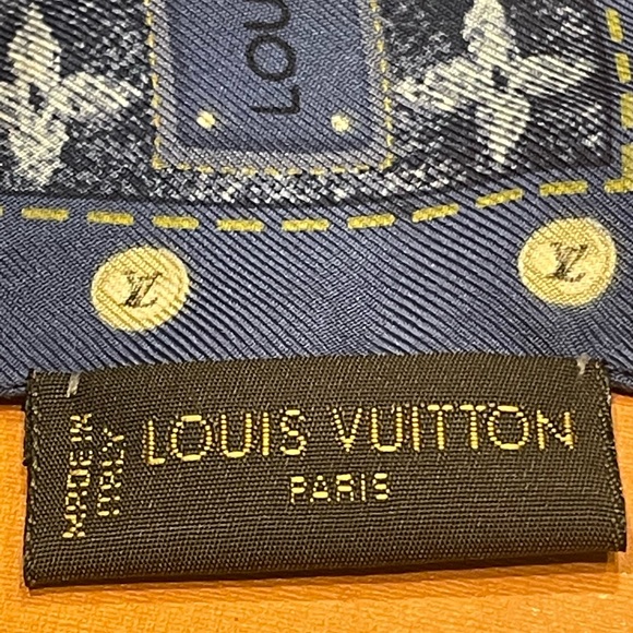 💯% Authentic LOUIS VUITTON
Silk Monogram Denim Bandeau Blue✨ - Picture 7 of 13